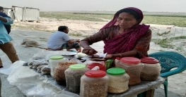 ১৪ বছর ঝাঁলমুড়ি বিক্রি করে সংসার চলে মর্জিনা বেগমের! ১৪ বছর ঝাঁলমুড়ি বিক্রি করে সংসার চলে মর্জিনা বেগমের!