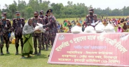 ফুলবাড়ীতে হতদরিদ্র ও দুস্থদের মাঝে বিজিবি’র খাদ্য সামগ্রী বিতরণ