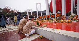 শহিদ বেদিতে ফুল দিয়ে সর্বসাধারণের শ্রদ্ধা