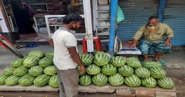 অসময়ে বাজারে তরমুজ, কেজি ৬০