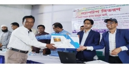 চিরিরবন্দরে প্রাথমিক বিদ্যালয়ে ল্যাপটপ বিতরণ